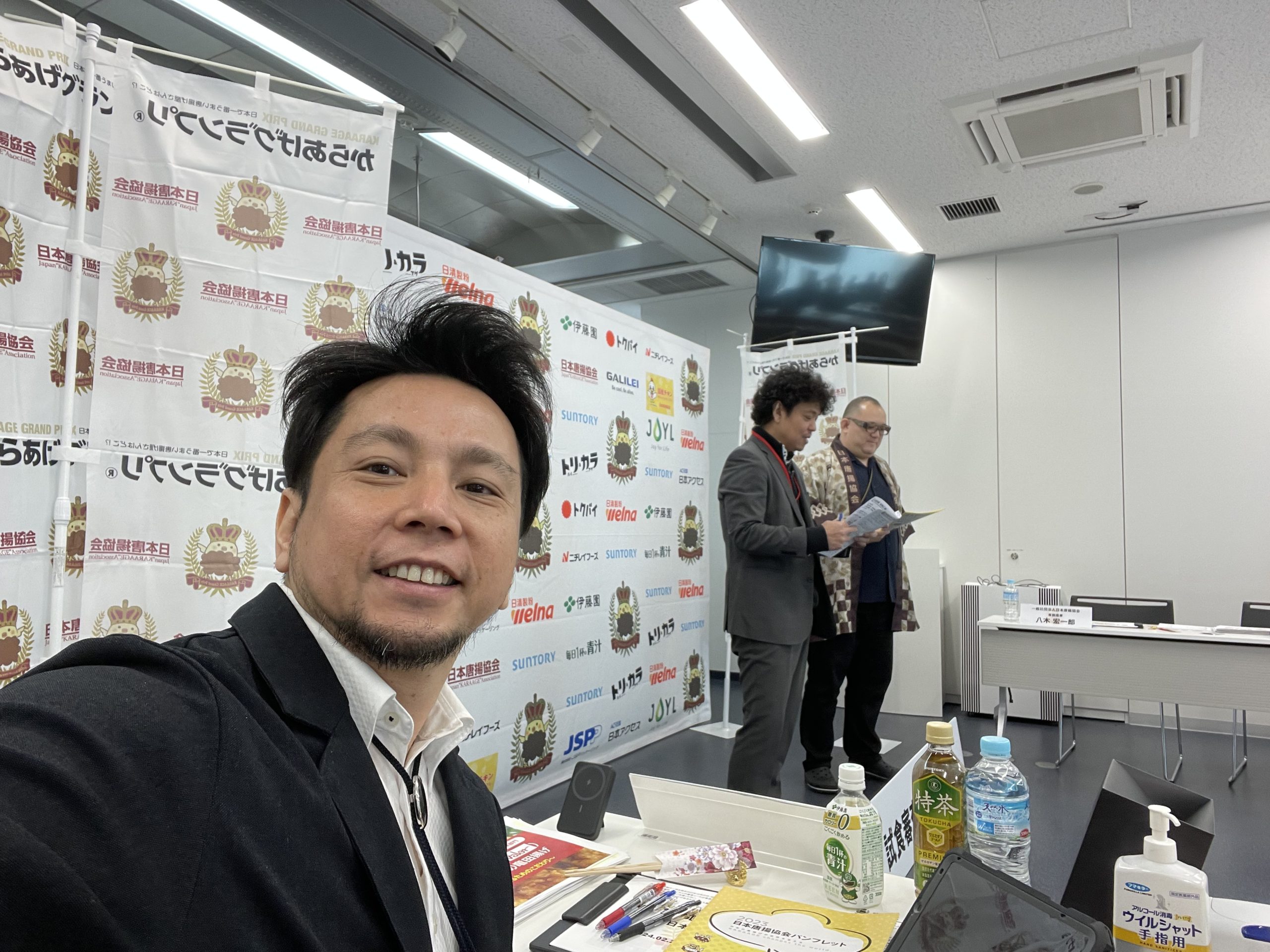 大阪でからあげグランプリ審査会｜日本唐揚協会会長 やすひさてっぺい